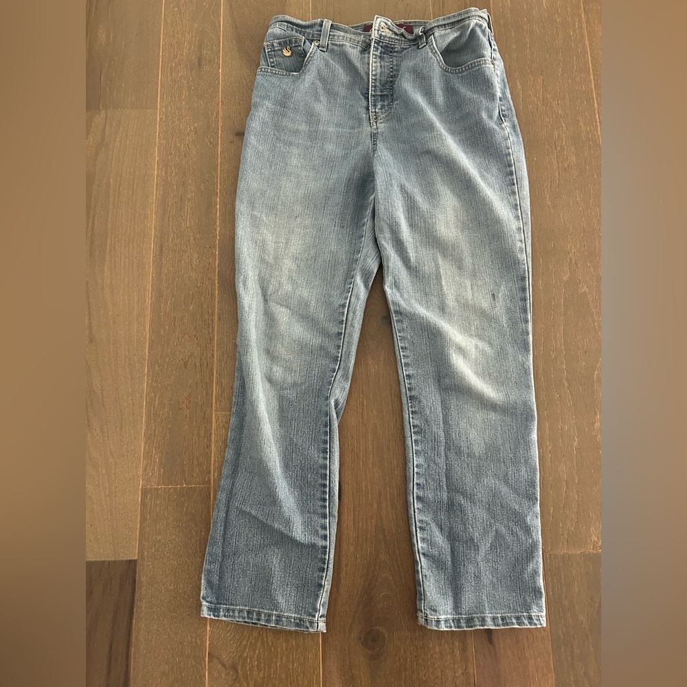 Gloria Vanderbilt light wash jeans